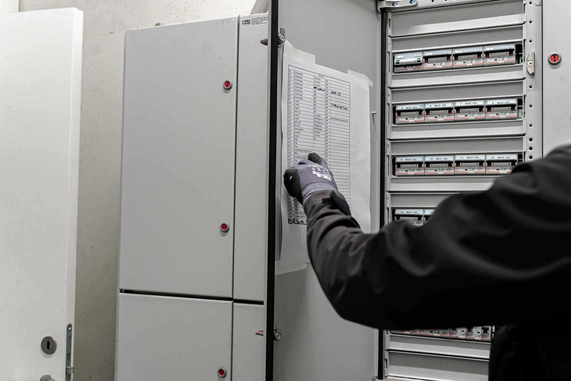 Elektriker ved installation